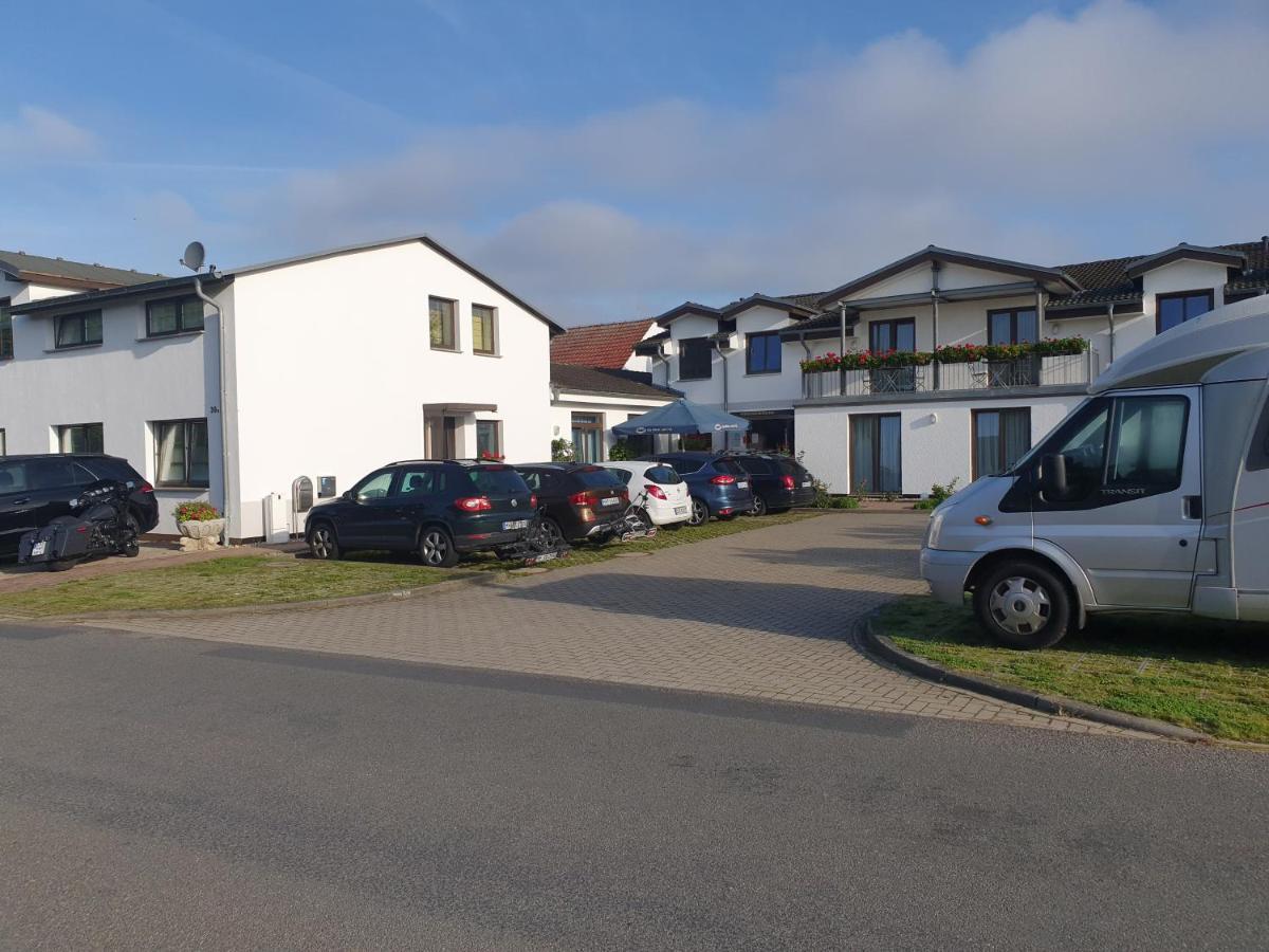 Hotel-Pension Pastow Garni Broderstorf Екстериор снимка
