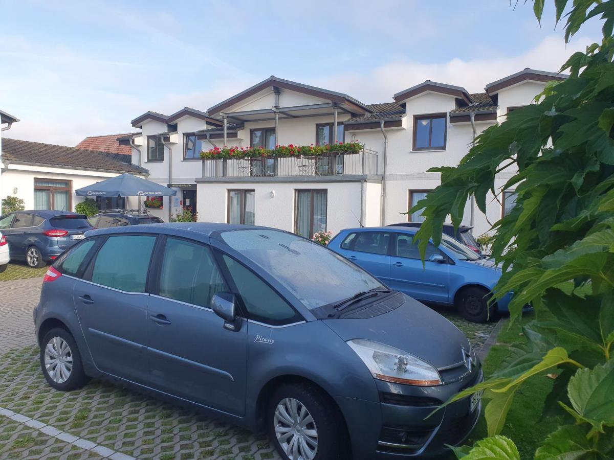 Hotel-Pension Pastow Garni Broderstorf Екстериор снимка