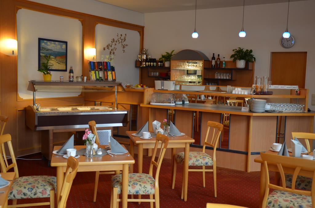 Hotel-Pension Pastow Garni Broderstorf Екстериор снимка
