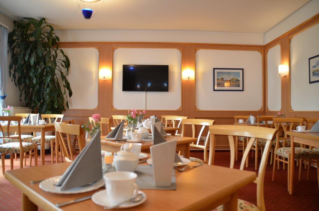 Hotel-Pension Pastow Garni Broderstorf Екстериор снимка