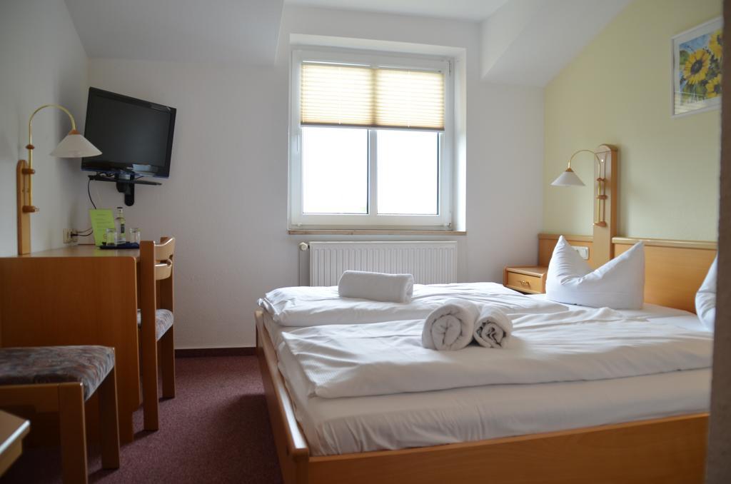 Hotel-Pension Pastow Garni Broderstorf Екстериор снимка