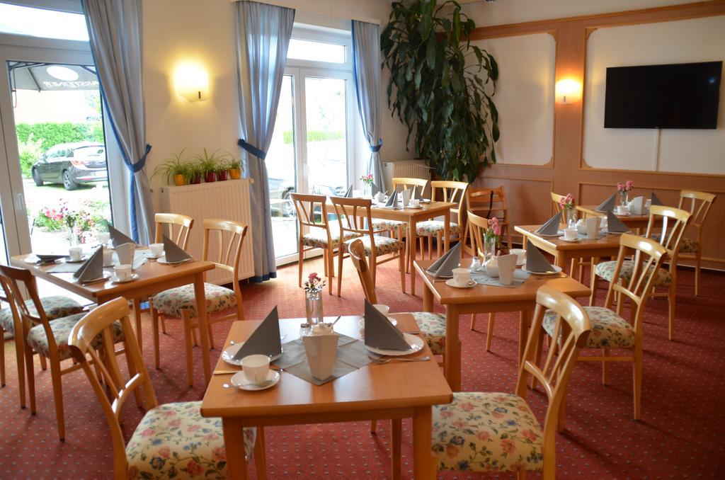 Hotel-Pension Pastow Garni Broderstorf Екстериор снимка