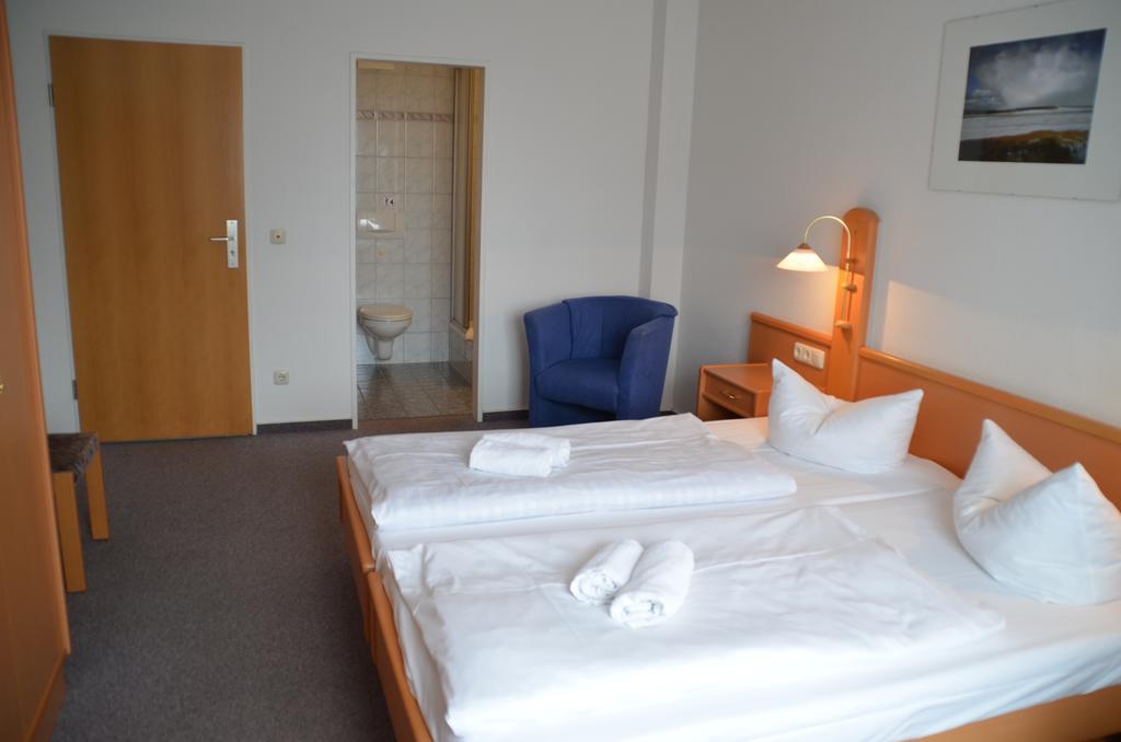 Hotel-Pension Pastow Garni Broderstorf Екстериор снимка