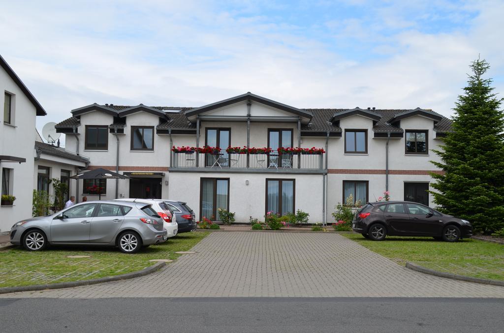 Hotel-Pension Pastow Garni Broderstorf Екстериор снимка