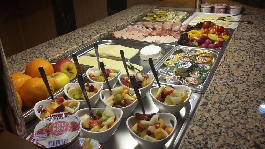 Hotel-Pension Pastow Garni Broderstorf Екстериор снимка