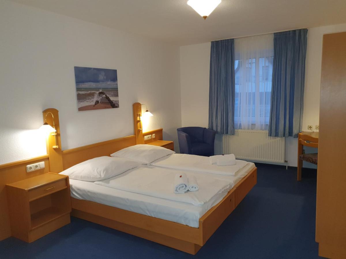 Hotel-Pension Pastow Garni Broderstorf Екстериор снимка